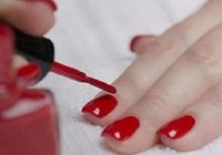 After reading this, woman will never apply nail polish
