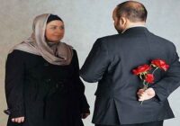 Pictures of women among non-mahram men